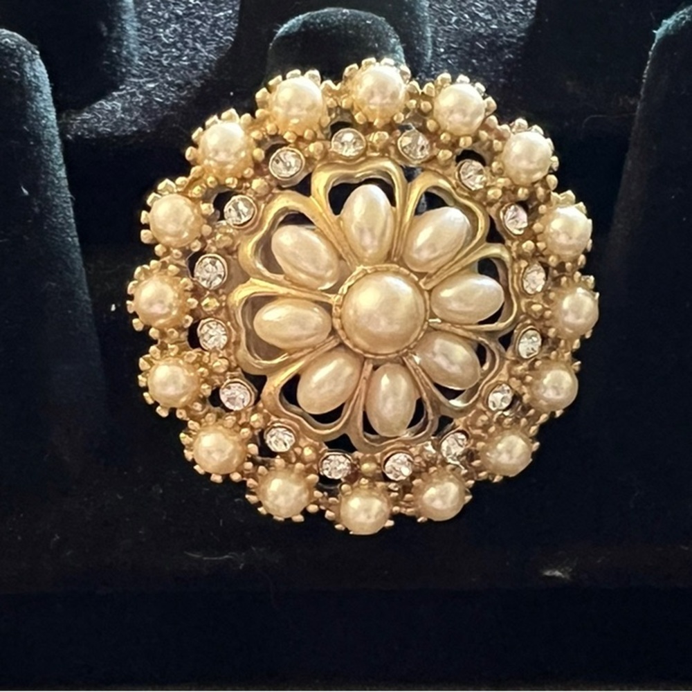 Pearl & Rhinestone Round Stretch Ring - Picture 2 of 5